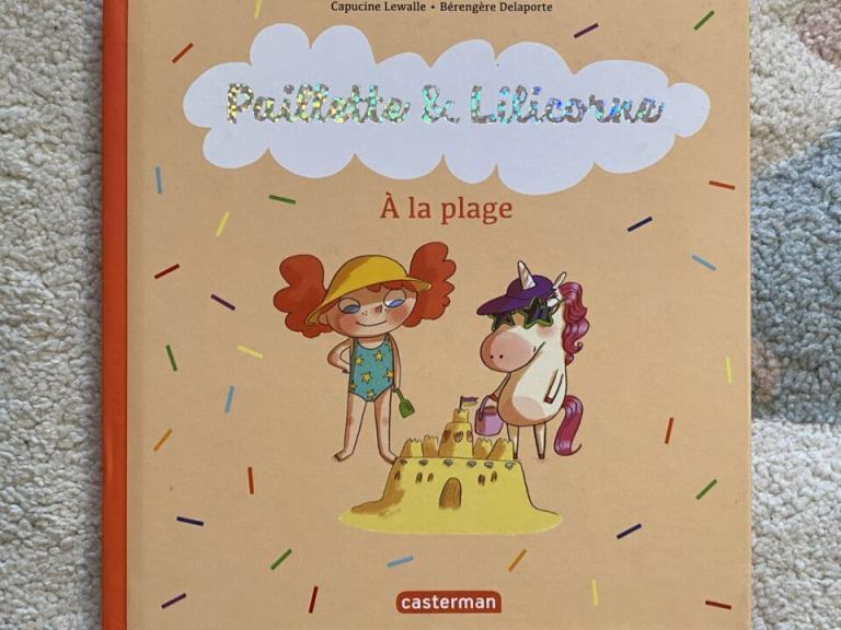 Paillette & Lilicorne  – À la plage.